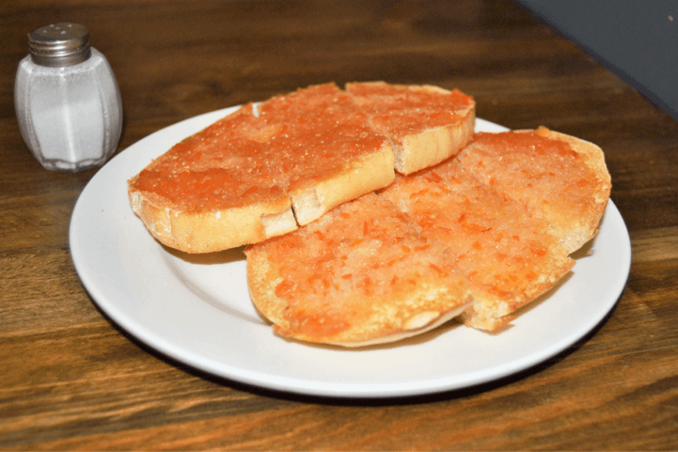 tostada con tomate terraza huelva